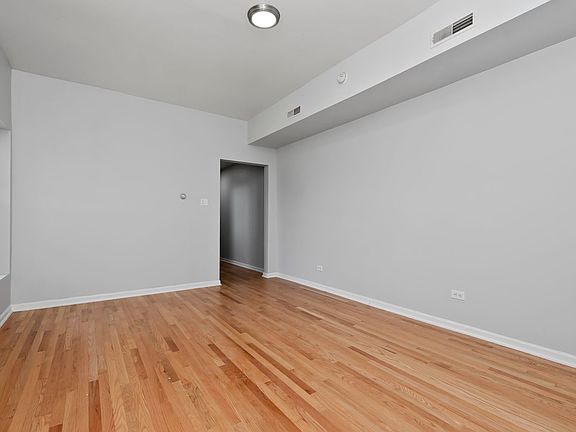 4th image of 5201 S Calumet Ave #3D