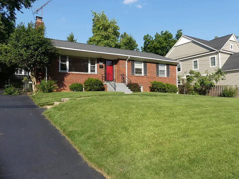 1819 Westmoreland St — Photo 2