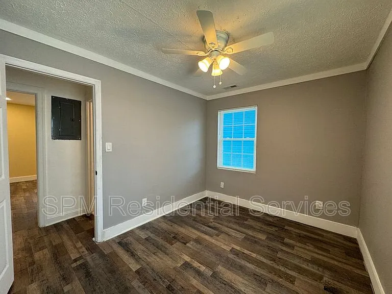 565 Manly Ave #A — Photo 8