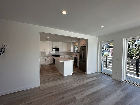 3rd image of 2063 Edinburg Ave
