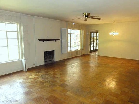 2nd image of 3733 Woodridge Dr