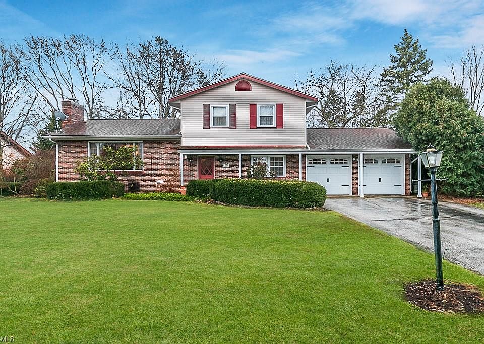 1st image of 223 Square Dr