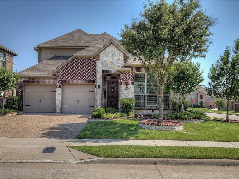 904 Lake Meadow Ln — Photo 1