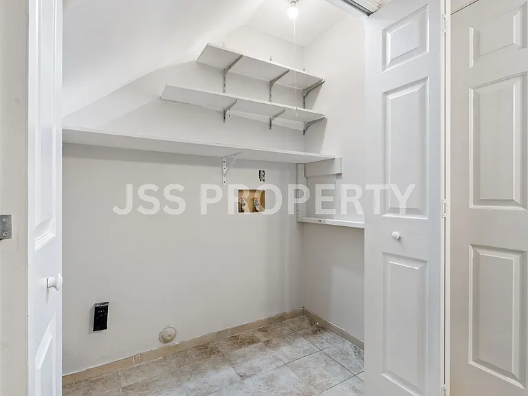 2267 Cheshire Dr — Photo 17