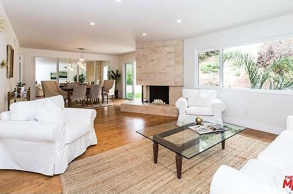 4th image of 3633 Primavera Ave