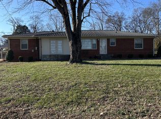 815 Royal Elm Cir, Hartsville, TN 37074