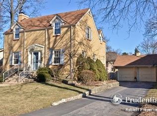827 Pine St, Deerfield, IL 60015