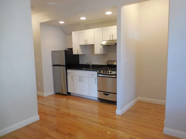 100 Willow St #1A, Cambridge, MA 02141