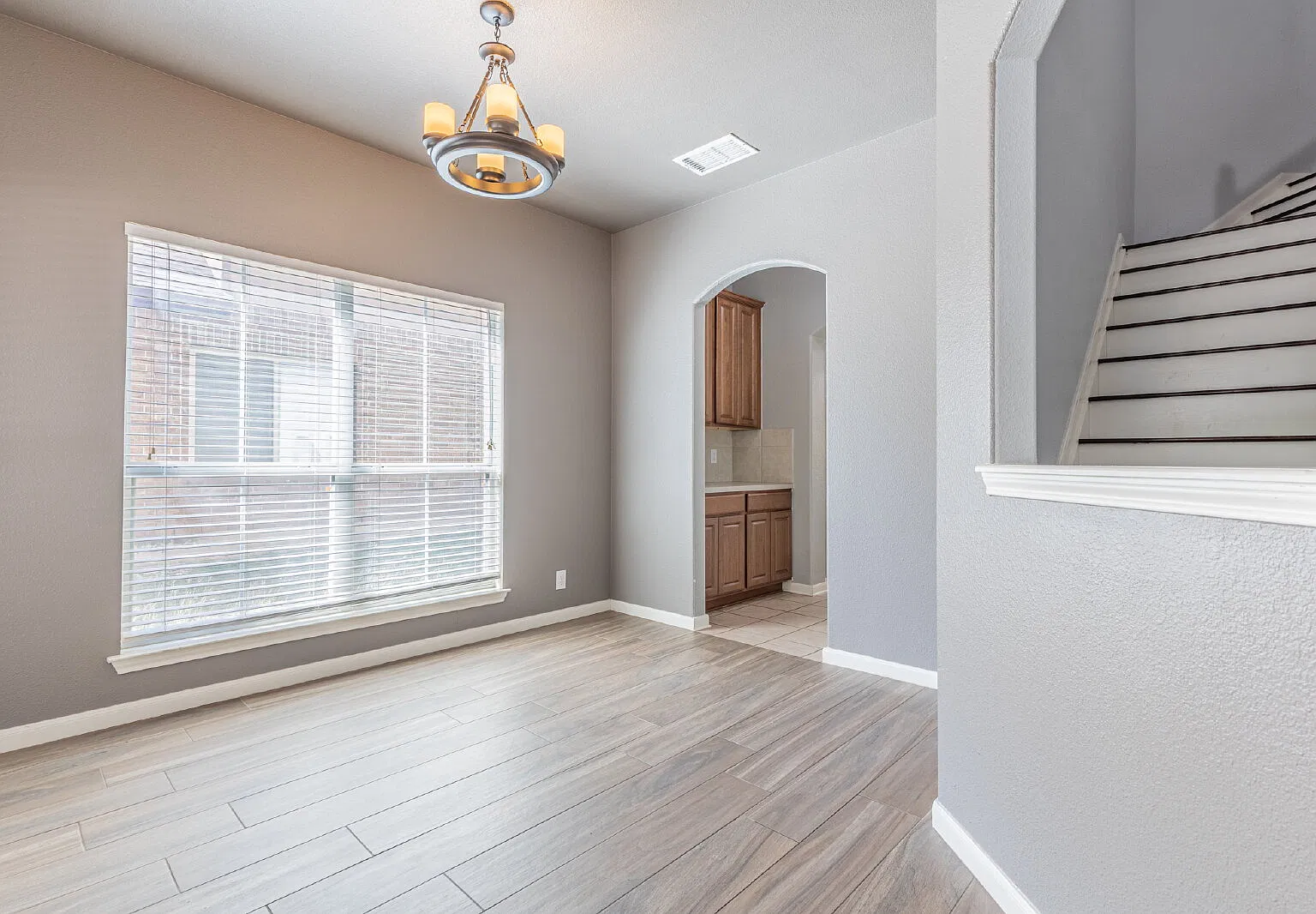 5 bed, 3.5 bath, 2900 sqft, $2,200 — Photo 4