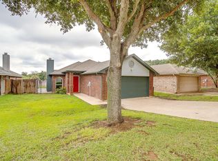 708 Stribling Cir, Azle, TX 76020