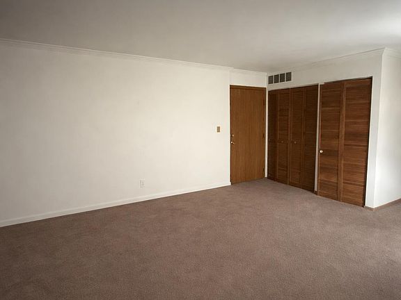 2nd image of 303 Newport Ln APT C2