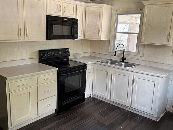 3rd image of 312 8th St SW