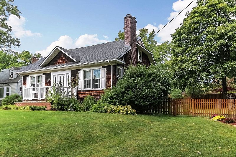 2nd image of 9 Laurel Pl