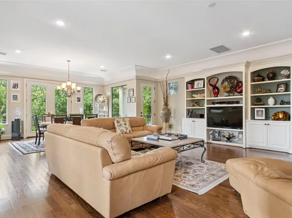 5520 McCulloch Cir, Houston, TX 77056