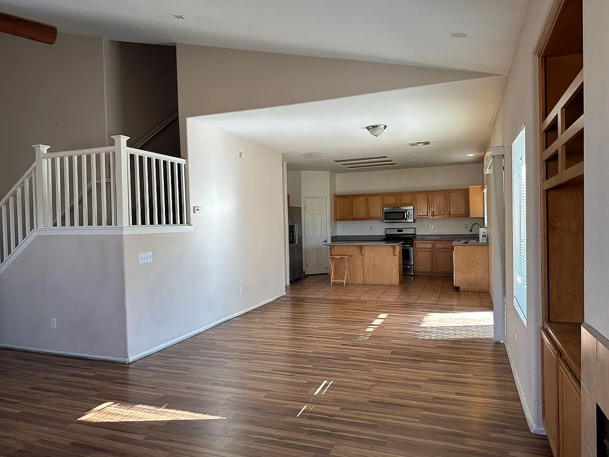 Building Photo - 13694 Menlo Way