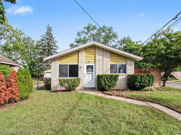 1069 Urbancrest Dr, Troy, MI 48083