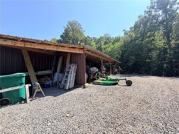 4th image of 3933 Simmons Patton Rd