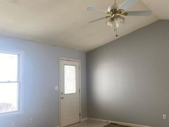 4th image of 1505 Lakeview Dr