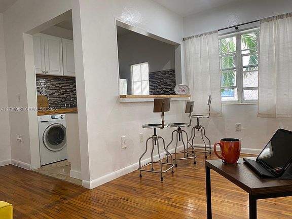3rd image of 1551 Michigan Ave APT 10