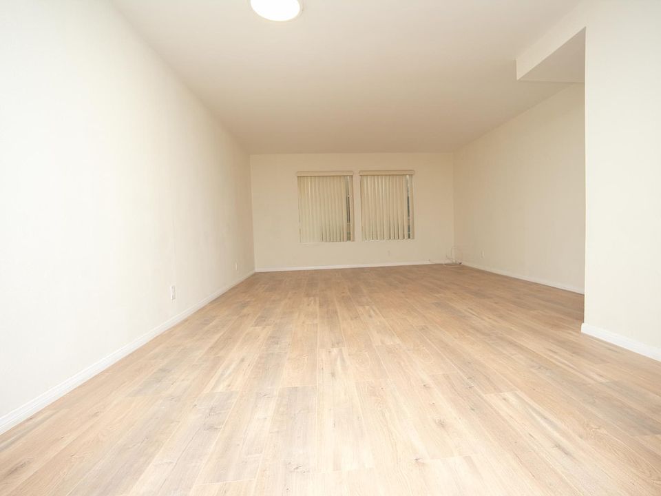 1st image of 4732 Elmwood Ave APT 2