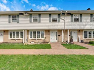 13 Meadowlawn Dr Unit 2, Mentor, OH