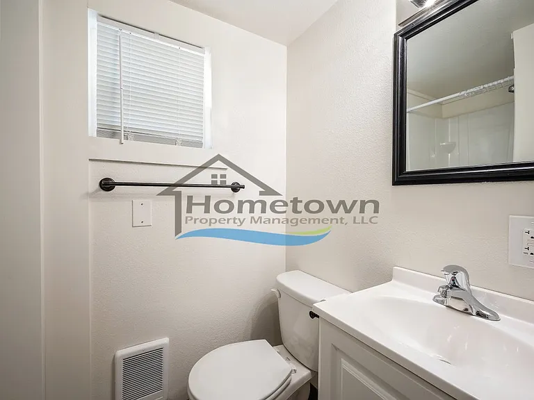 403 E Wallace Ave #3 — Photo 3