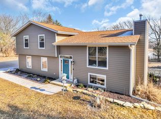 32729 Sunburst Ct, East Troy, WI 53120