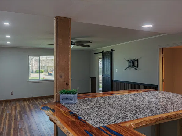 109 Harbor Dr Unit 105, Runaway Bay, TX 76426