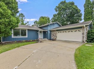 2115 Grayfox Ct, Waukesha, WI 53188