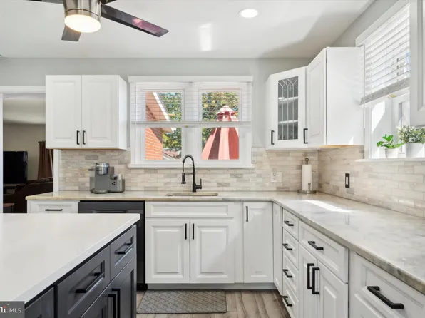 1679 Ward St, Linwood, PA 19061