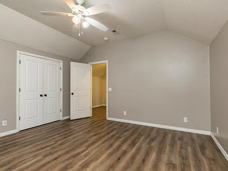 314 W Olive St — Photo 16