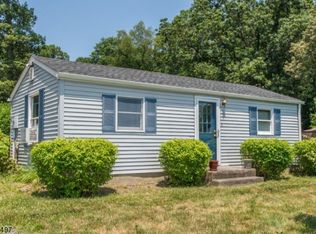27 Parker Rd, Long Valley, NJ 07853