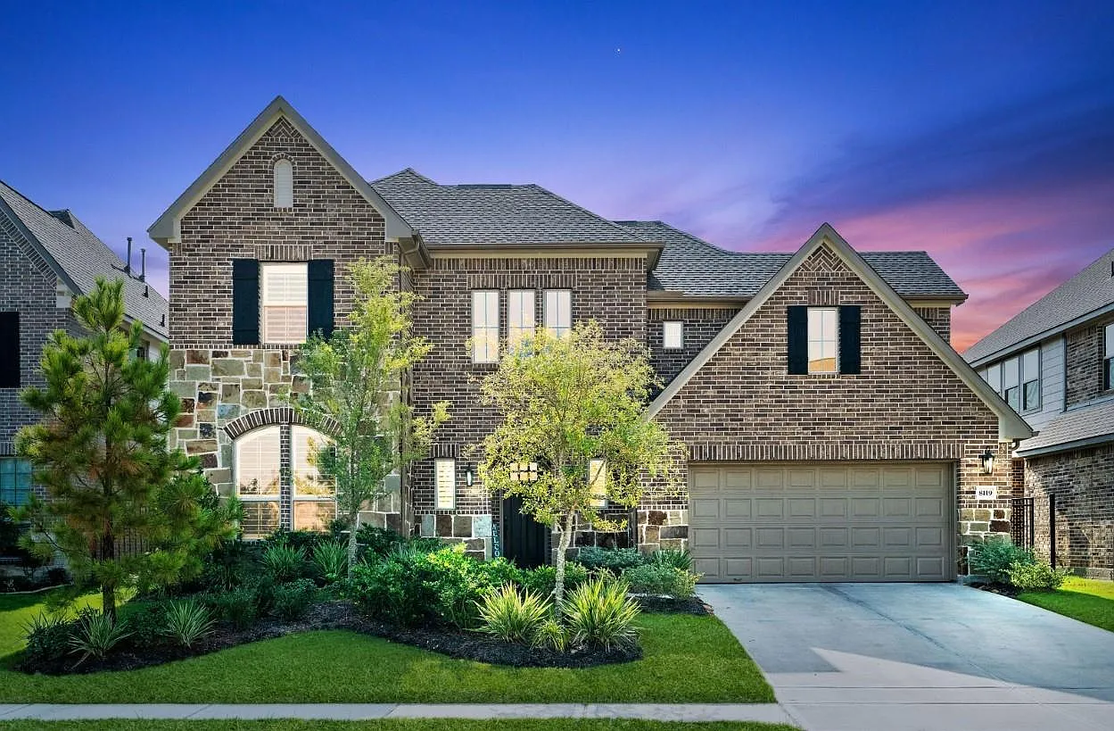 4 bed, 3.0 bath, 3258 sqft, $5,000 — Photo 1