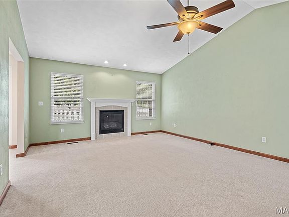 5th image of 407 Silverthorne Dr