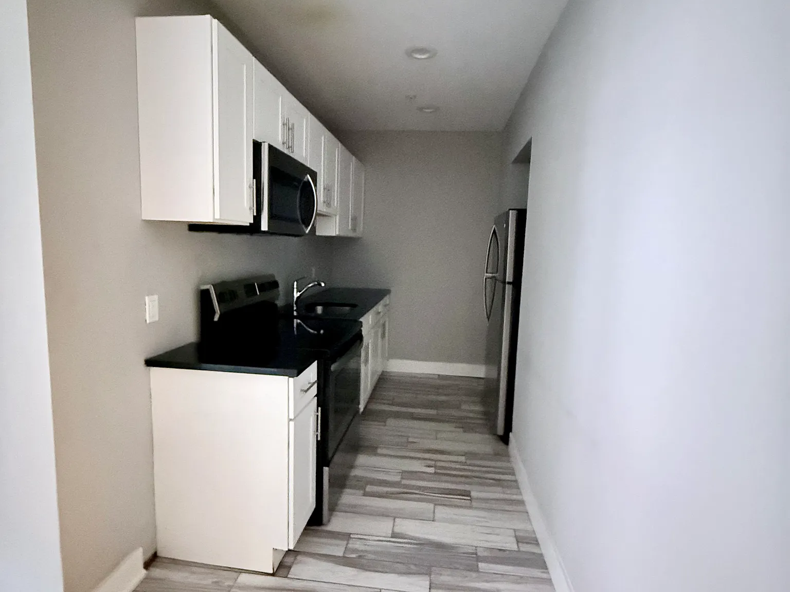 1 bed, 820 sqft, $1,550 — Photo 3