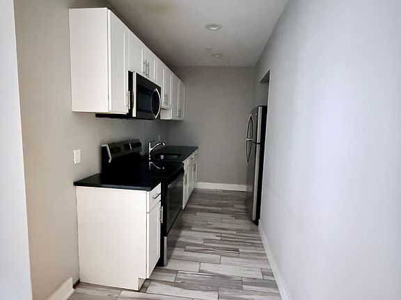 3rd image of 1519 S 17th St #B109