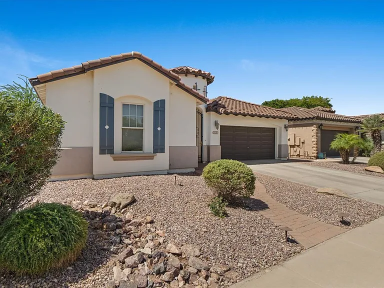 2435 E Desert Broom Pl — Photo 3