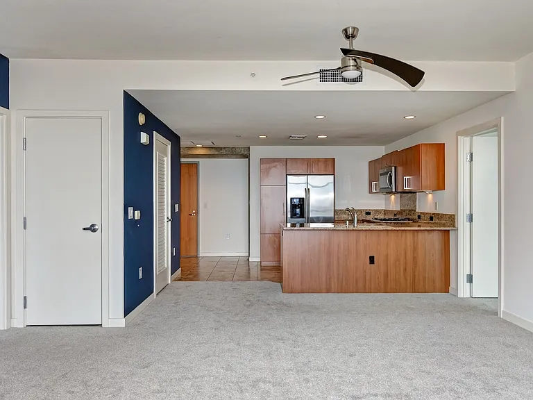 800 The Mark Ln #1807 — Photo 6