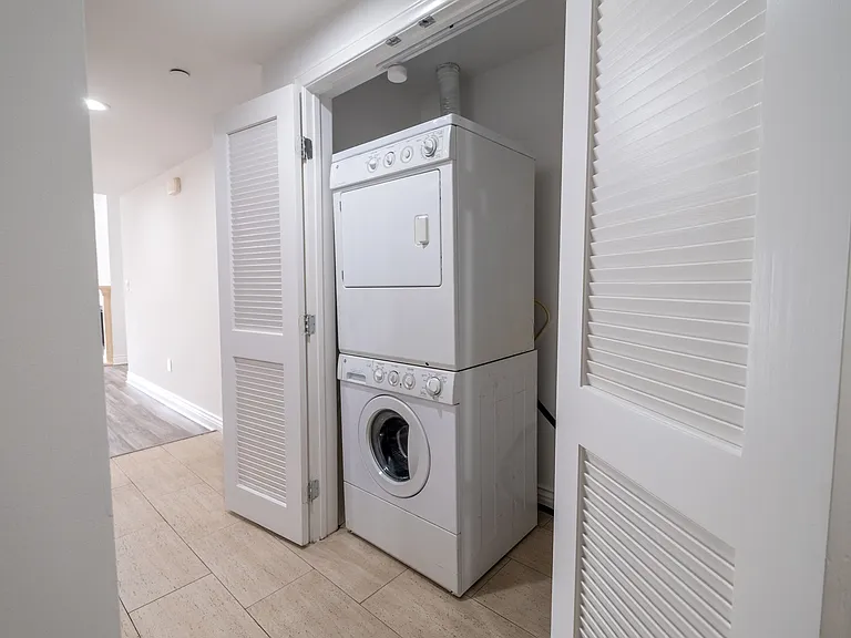 147 S Doheny Dr #303 — Photo 10