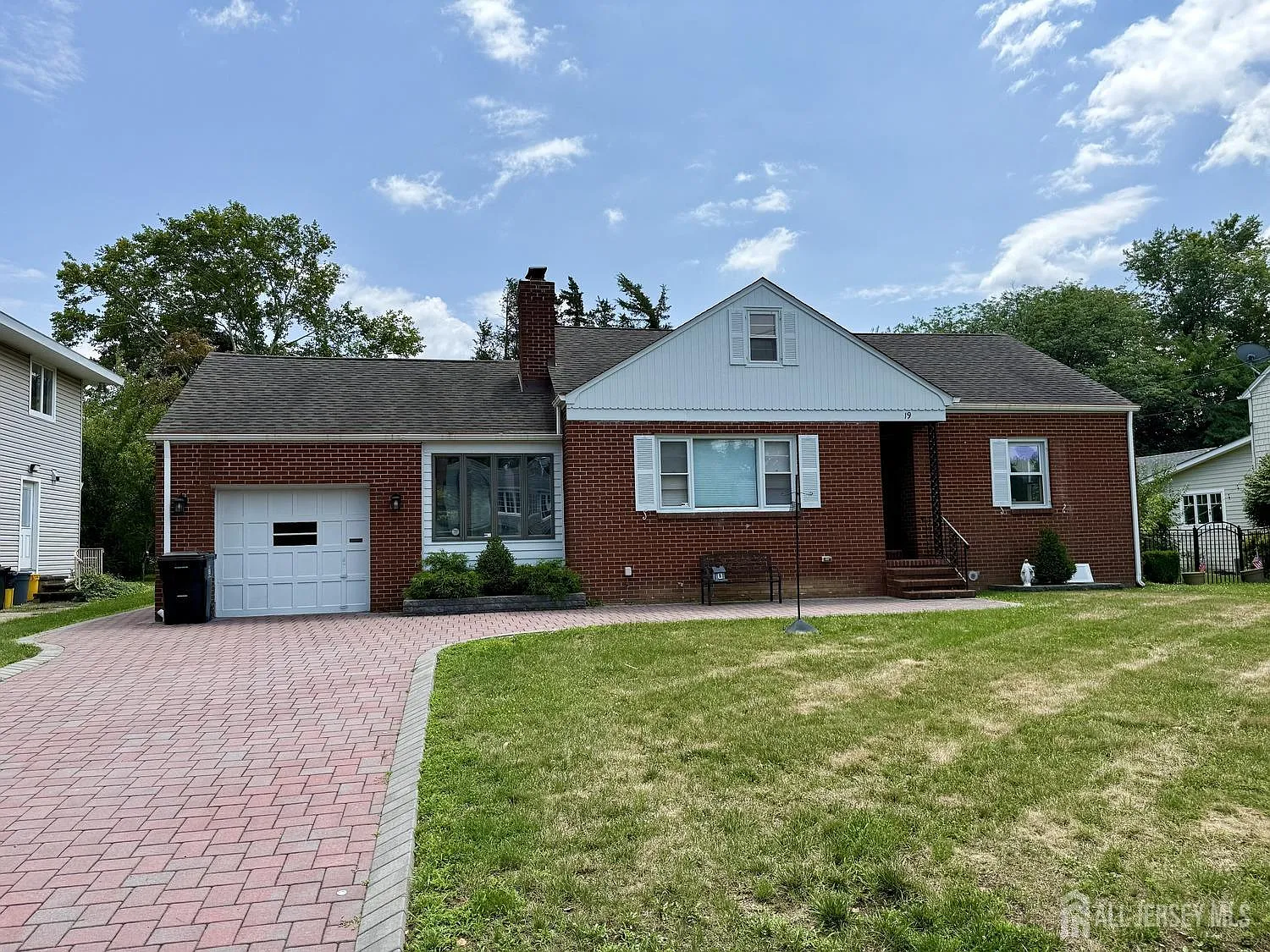 3 bed, 1.5 bath, 1869 sqft, $3,250 — Photo 1