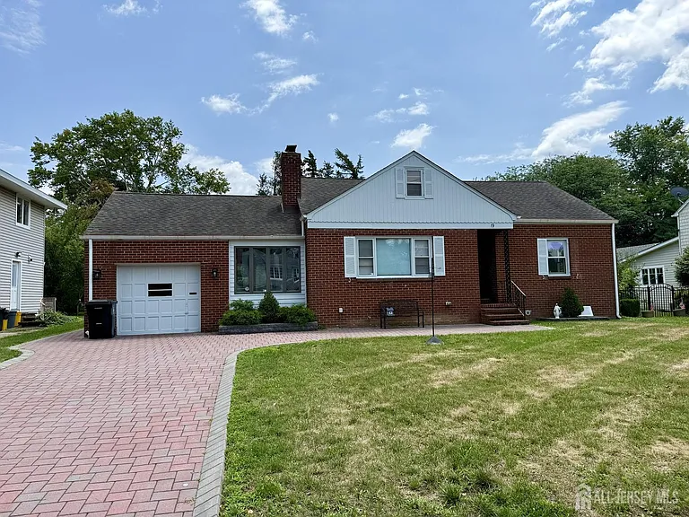 19 South Dr — Photo 1