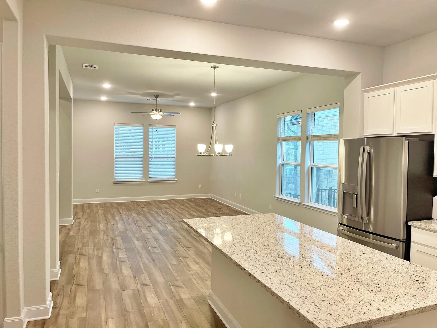 3 bed, 2.5 bath, 1807 sqft, $2,250 — Photo 3