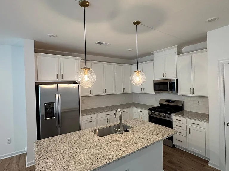 8815 Malmesbury Ln — Photo 12