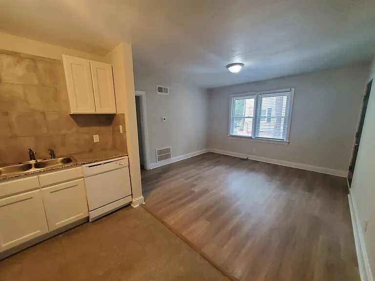 214-1 Woodrow St — Photo 6