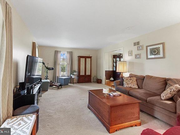 4th image of 6465 Cabot Rd