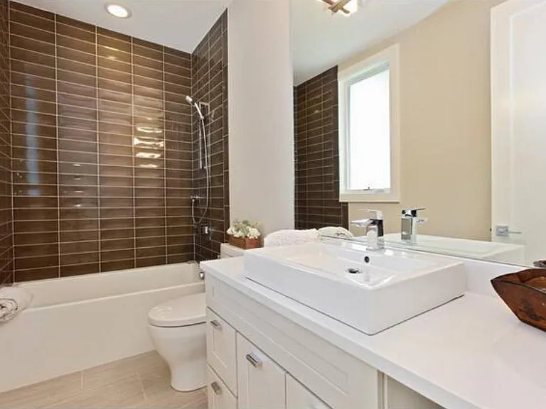 2405 N Greenview Ave #4 — Photo 9