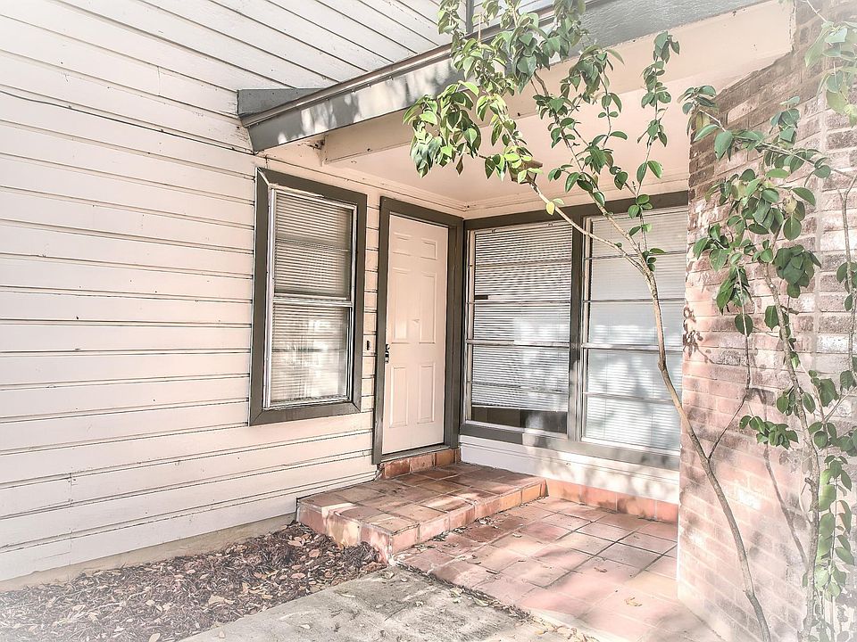 1st image of 6318 Club Oaks St