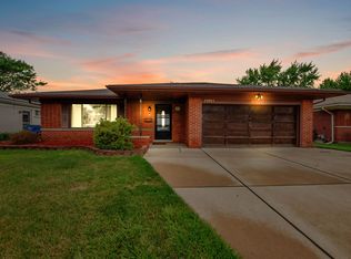 27061 Shelbourne Dr, Warren, MI 48088