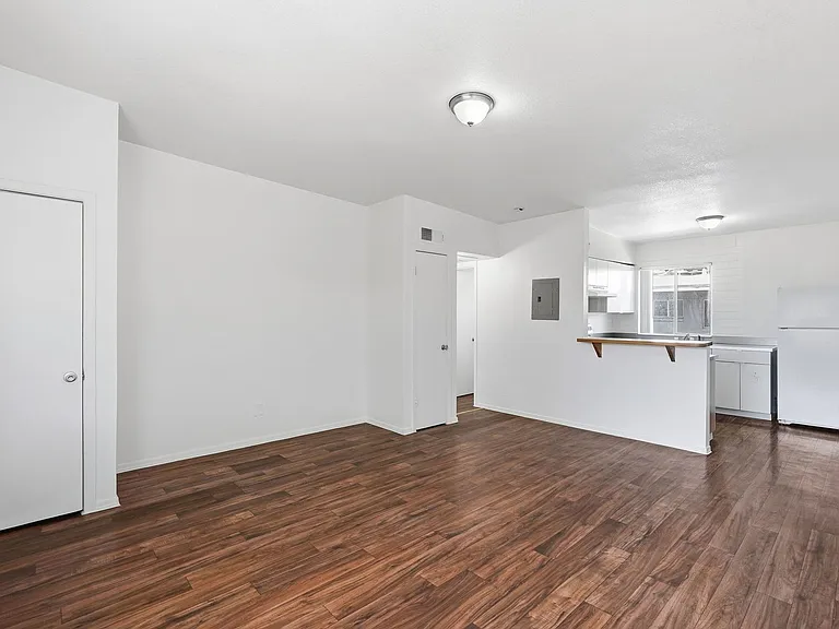 Alvernon811-835 — Photo 9