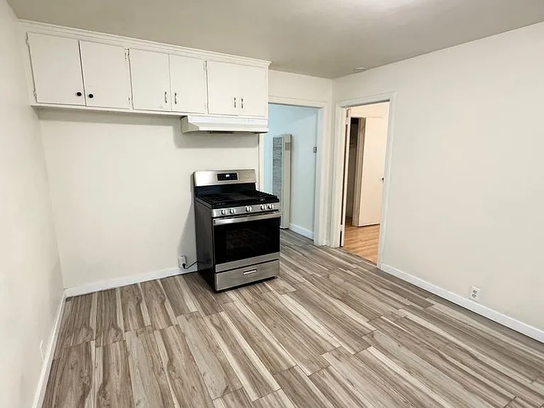 461 Walnut St — Photo 6